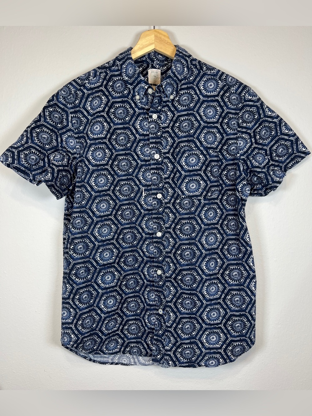 Gap Mens Shirt Button Down Short Sleeve Blue White Seersucker Hexagon Geometric